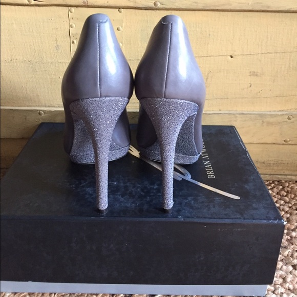 NIB BRIAN ATWOOD LEATHER FEVORA HEEL PUMP 9.5 - Picture 5 of 12